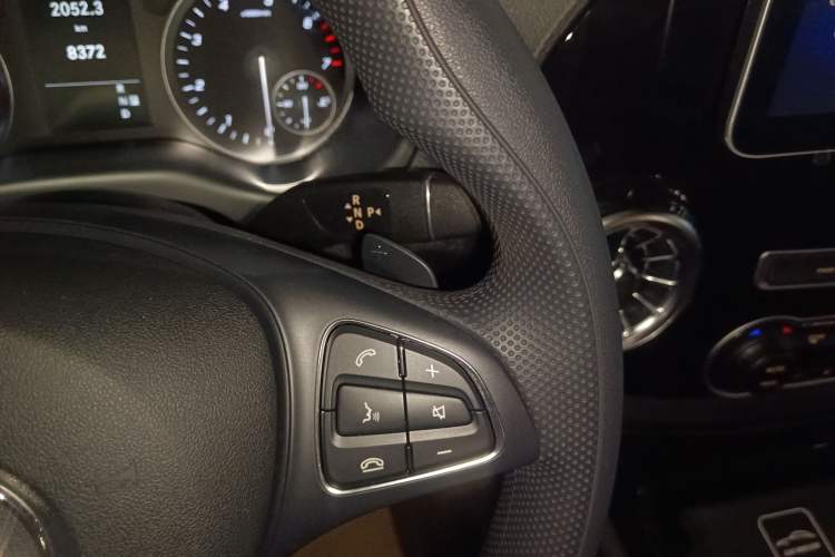 Used Mercedes-Benz Vito 2023 2.0T Elite Version 7 Seats Gear Lever