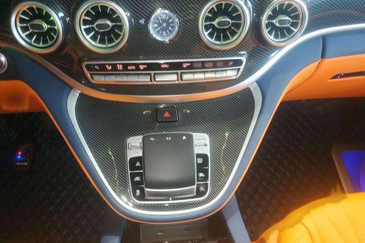 Used Mercedes-Benz Vito 2023 2.0T Business Version 7 Seats Gear Lever
