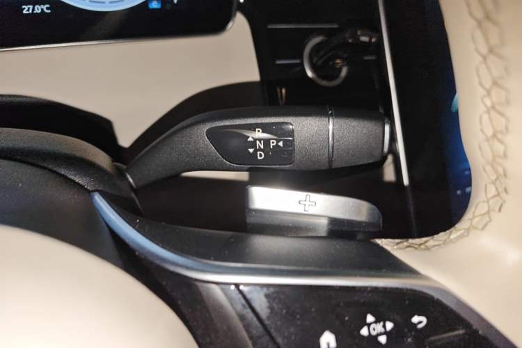 Used Mercedes-Benz Vito 2023 2.0T Business Version 7 Seats Gear Lever