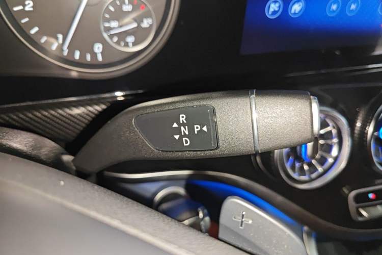 Used Mercedes-Benz Vito 2023 2.0T Business Version 7 Seats Gear Lever