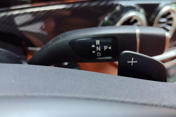 Used Mercedes-Benz Vito 2023 2.0T Business Version 7 Seats Gear Lever