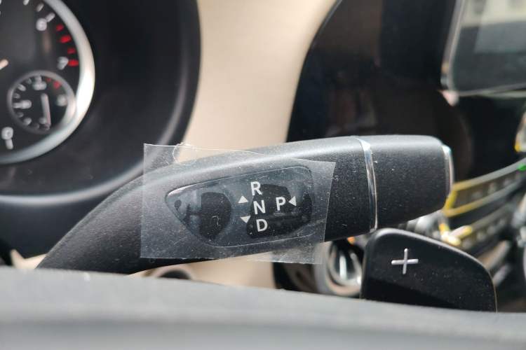 Used Mercedes-Benz Vito 2023 2.0T Elite Version 7 Seats Gear Lever