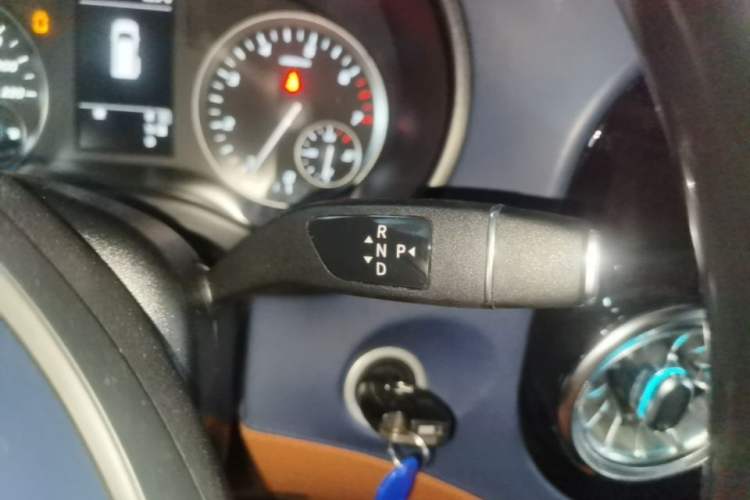 Used Mercedes-Benz Vito 2023 2.0T Elite Version 7 Seats Gear Lever