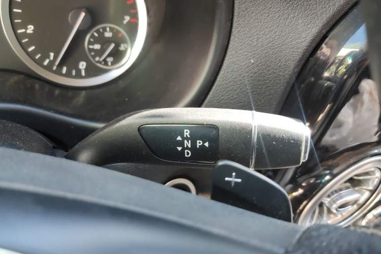 Used Mercedes-Benz Vito 2023 2.0T Business Version 9 Seats Gear Lever