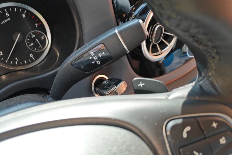 Used Mercedes-Benz Vito 2023 2.0T Elite Version 7 Seats Gear Lever