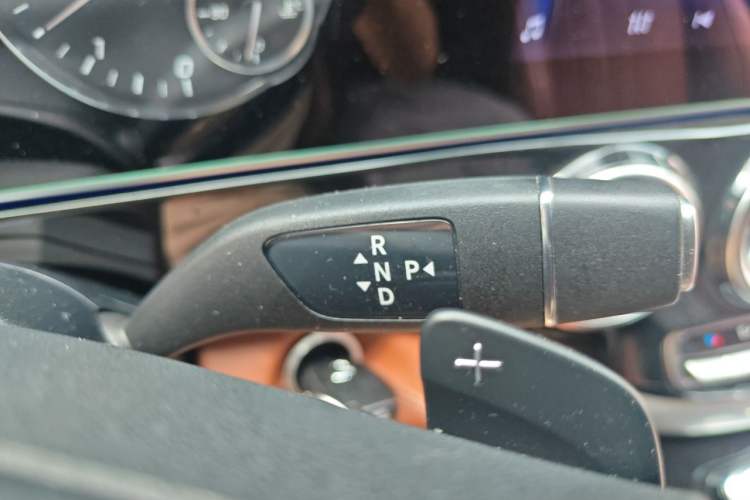 Used Mercedes-Benz Vito 2023 2.0T Business Version 7 Seats Gear Lever