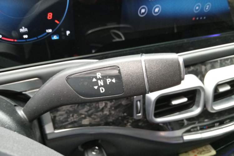 Used Mercedes-Benz Vito 2023 2.0T Elite Version 7 Seats Gear Lever