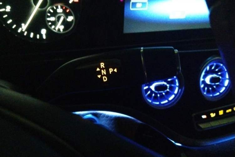 Used Mercedes-Benz Vito 2023 2.0T Business Version 7 Seats Gear Lever