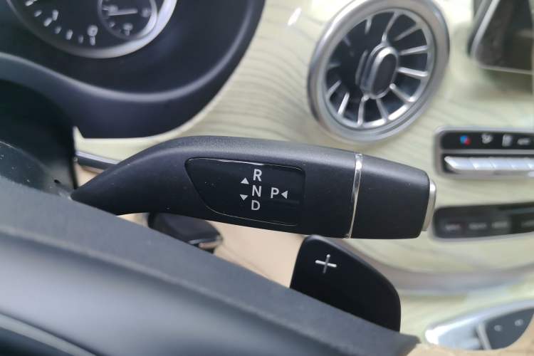 Used Mercedes-Benz Vito 2023 2.0T Business Version 7 Seats Gear Lever