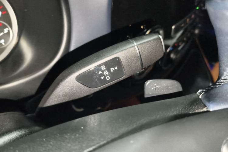 Used Mercedes-Benz Vito 2023 2.0T Elite Version 7 Seats Gear Lever