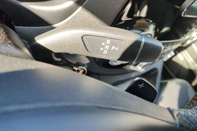 Used Mercedes-Benz Vito 2023 2.0T Business Version 7 Seats Gear Lever