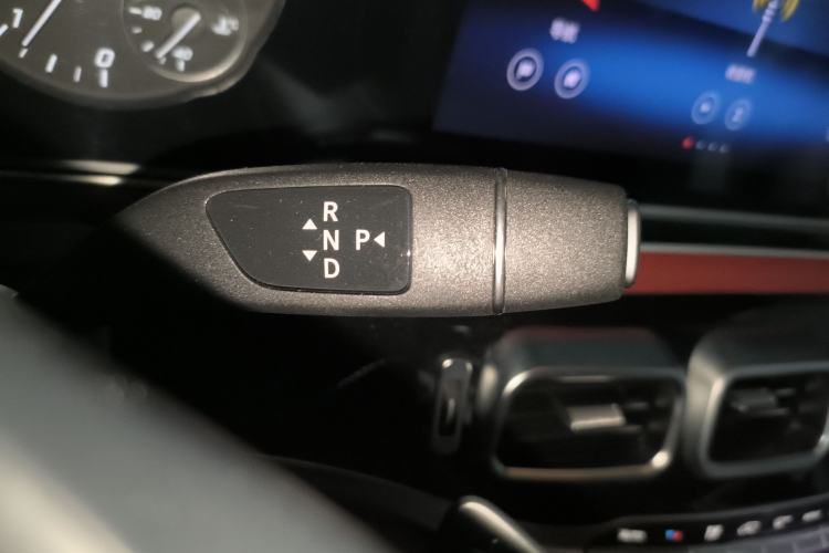 Used Mercedes-Benz Vito 2023 2.0T Elite Version 7 Seats Gear Lever