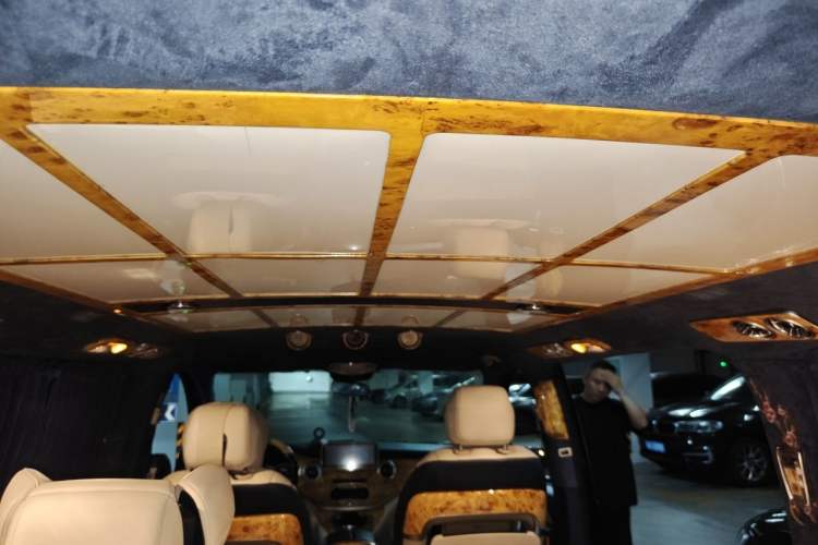 Used Mercedes-Benz Vito 2023 2.0T Elite Version 7 Seats Headliner