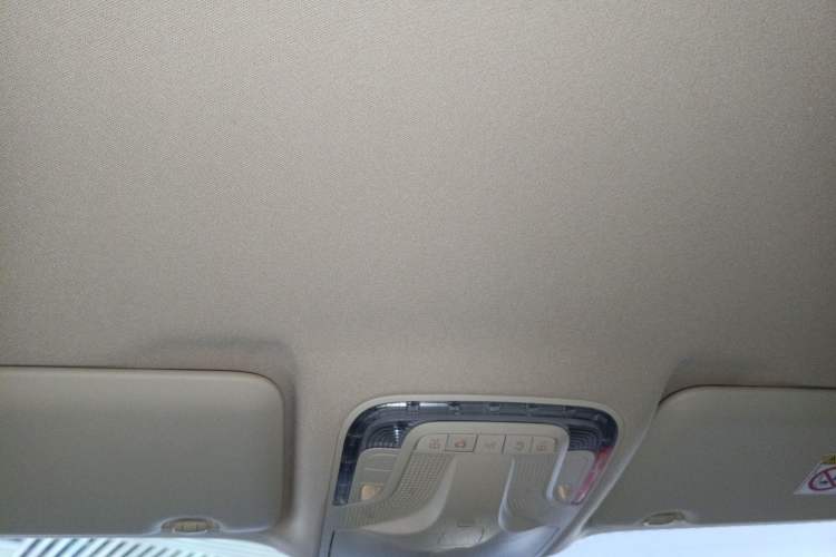 Used Mercedes-Benz Vito 2023 2.0T Elite Version 7 Seats Headliner
