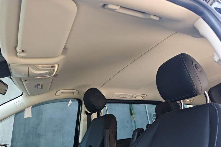 Used Mercedes-Benz Vito 2023 2.0T Business Version 7 Seats Headliner