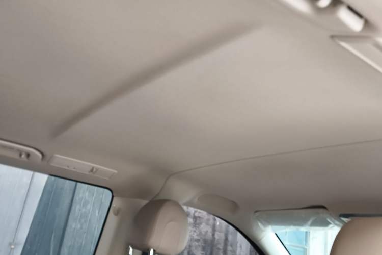 Used Mercedes-Benz Vito 2023 2.0T Elite Version 7 Seats Headliner