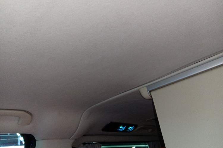 Used Mercedes-Benz Vito 2023 2.0T Elite Version 7 Seats Headliner