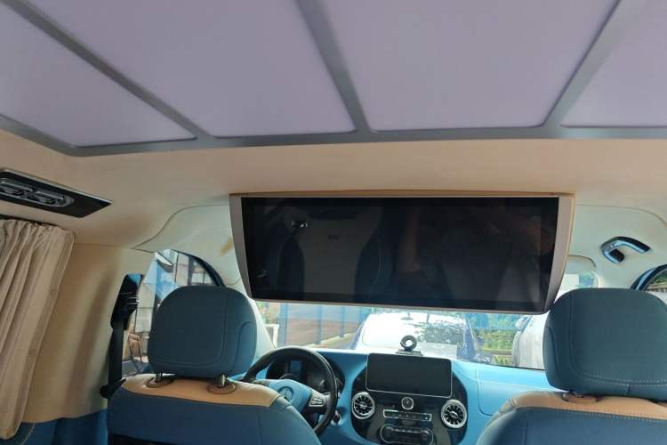 Used Mercedes-Benz Vito 2023 2.0T Elite Version 7 Seats Headliner