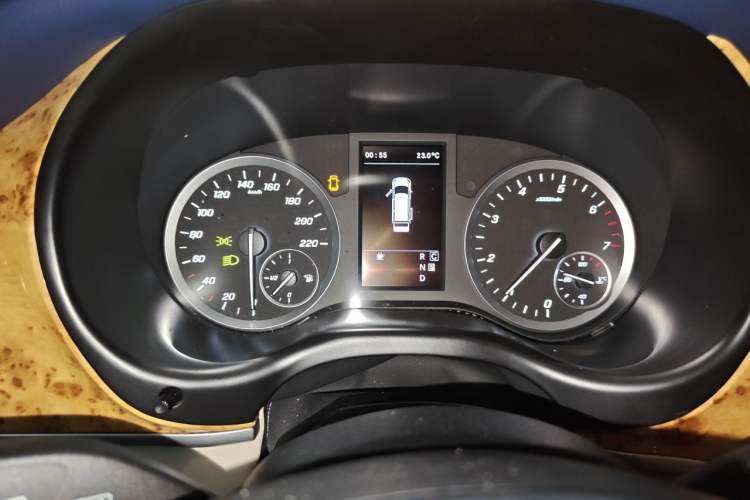 Used Mercedes-Benz Vito 2023 2.0T Elite Version 7 Seats Instrument Cluster