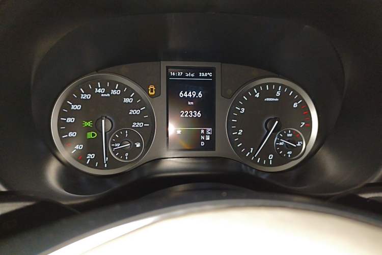 Used Mercedes-Benz Vito 2023 2.0T Business Version 7 Seats Instrument Cluster