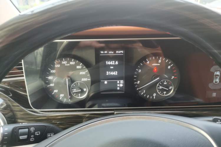 Used Mercedes-Benz Vito 2023 2.0T Business Version 7 Seats Instrument Cluster