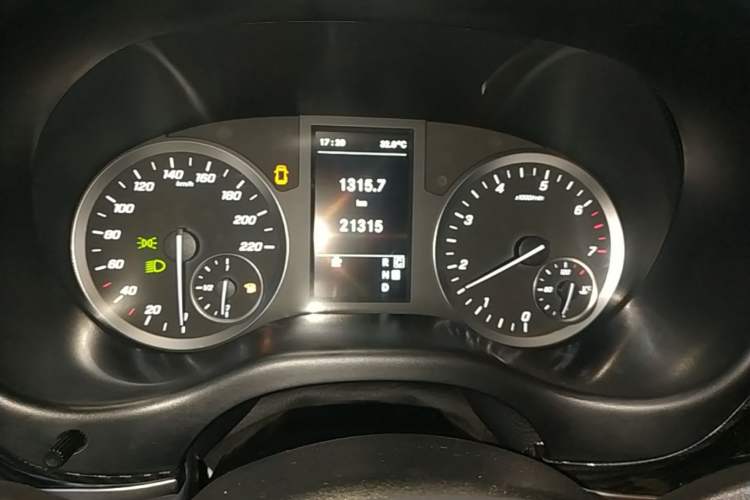 Used Mercedes-Benz Vito 2023 2.0T Elite Version 7 Seats Instrument Cluster