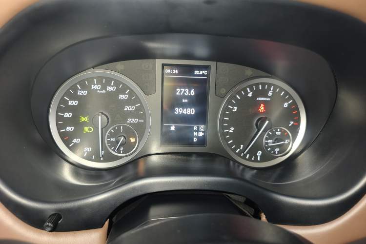 Used Mercedes-Benz Vito 2023 2.0T Elite Version 7 Seats Instrument Cluster