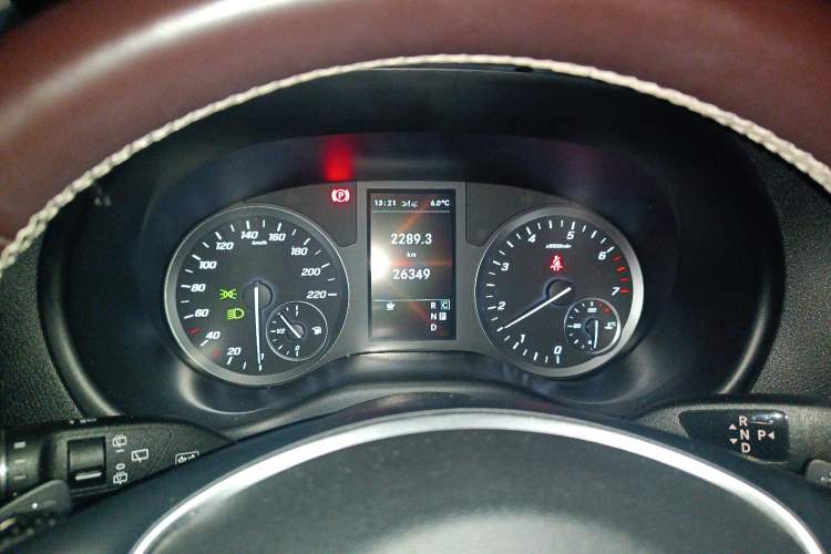 Used Mercedes-Benz Vito 2023 2.0T Business Version 7 Seats Instrument Cluster