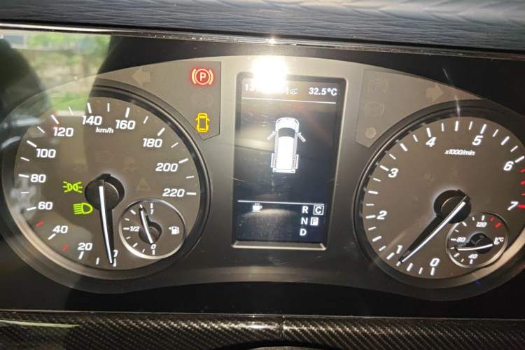Used Mercedes-Benz Vito 2023 2.0T Business Version 7 Seats Instrument Cluster