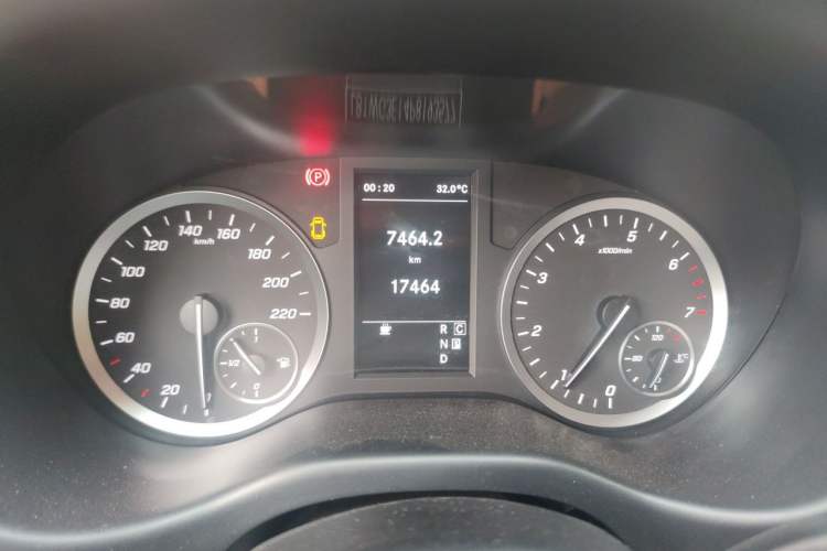 Used Mercedes-Benz Vito 2023 2.0T Elite Version 7 Seats Instrument Cluster