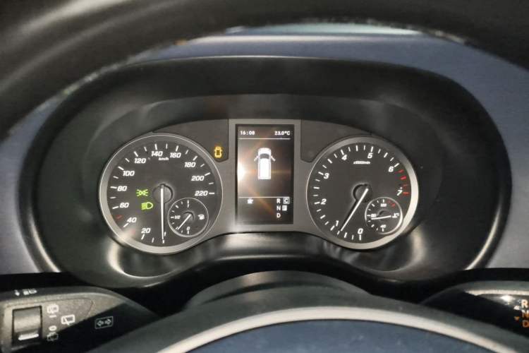 Used Mercedes-Benz Vito 2023 2.0T Elite Version 7 Seats Instrument Cluster