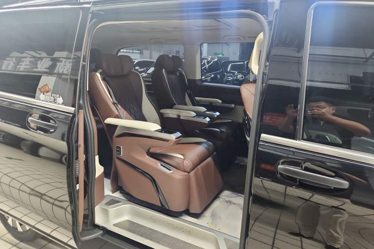 Used Mercedes-Benz Vito 2023 2.0T Elite Version 7 Seats Interior 1