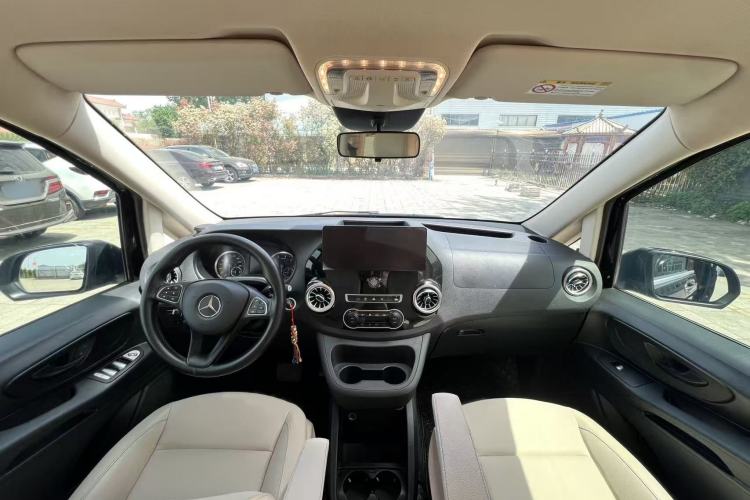 Used Mercedes-Benz Vito 2023 2.0T Elite Version 9 Seats Interior 1