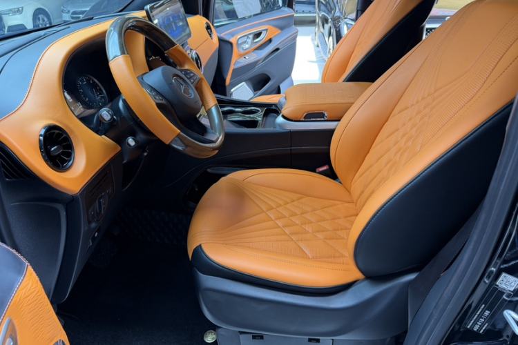 Used Mercedes-Benz Vito 2023 2.0T Elite Version 7 Seats Interior 10