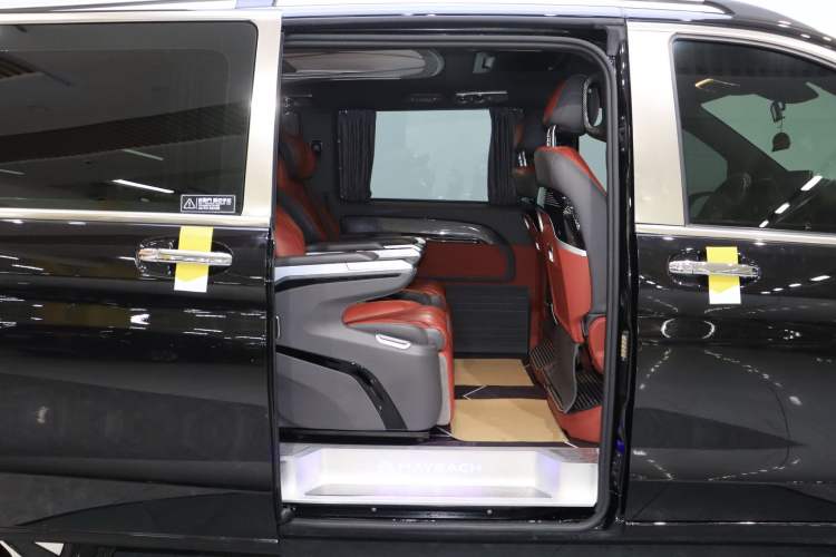 Used Mercedes-Benz Vito 2023 2.0T Elite Version 7 Seats Interior 2