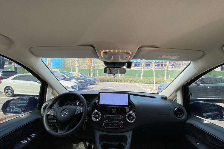 Used Mercedes-Benz Vito 2023 2.0T Elite Version 7 Seats Interior 2