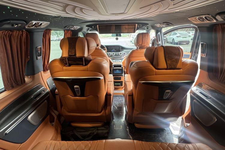Used Mercedes-Benz Vito 2023 2.0T Elite Version 7 Seats Interior 2