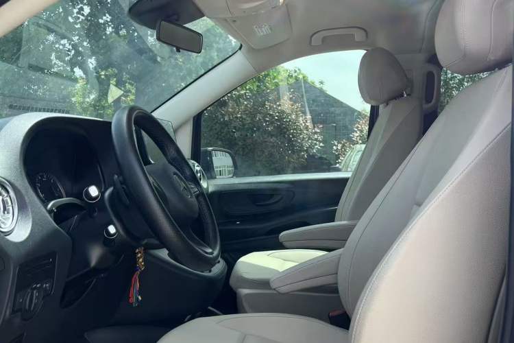 Used Mercedes-Benz Vito 2023 2.0T Elite Version 9 Seats Interior 2