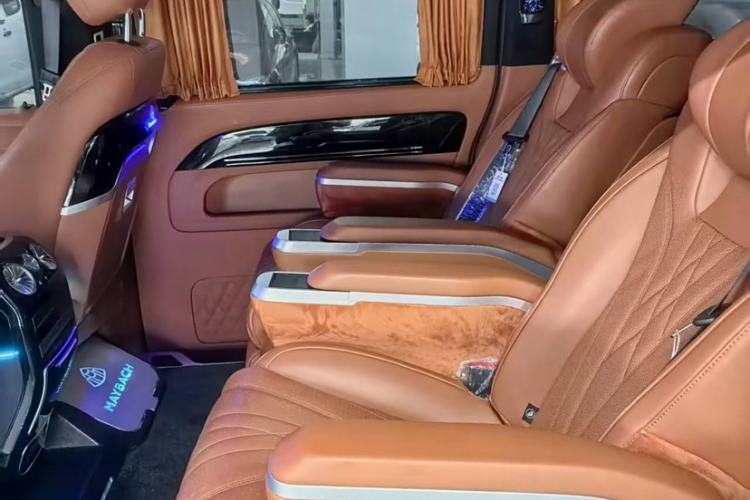 Used Mercedes-Benz Vito 2023 2.0T Business Version 7 Seats Interior 2