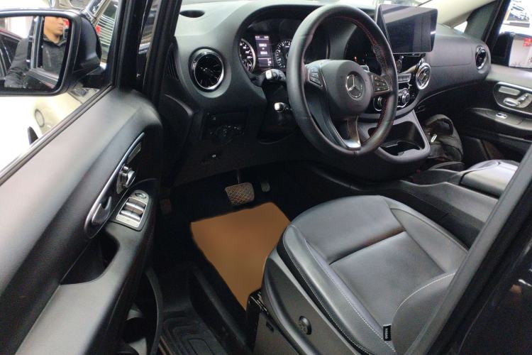 Used Mercedes-Benz Vito 2023 2.0T Business Version 7 Seats Interior 3