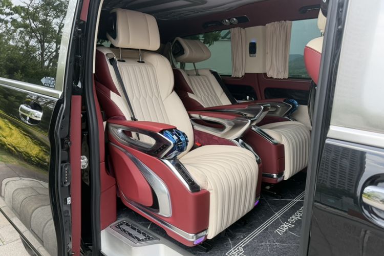 Used Mercedes-Benz Vito 2023 2.0T Elite Version 7 Seats Interior 3