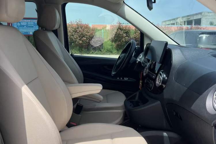 Used Mercedes-Benz Vito 2023 2.0T Elite Version 9 Seats Interior 3