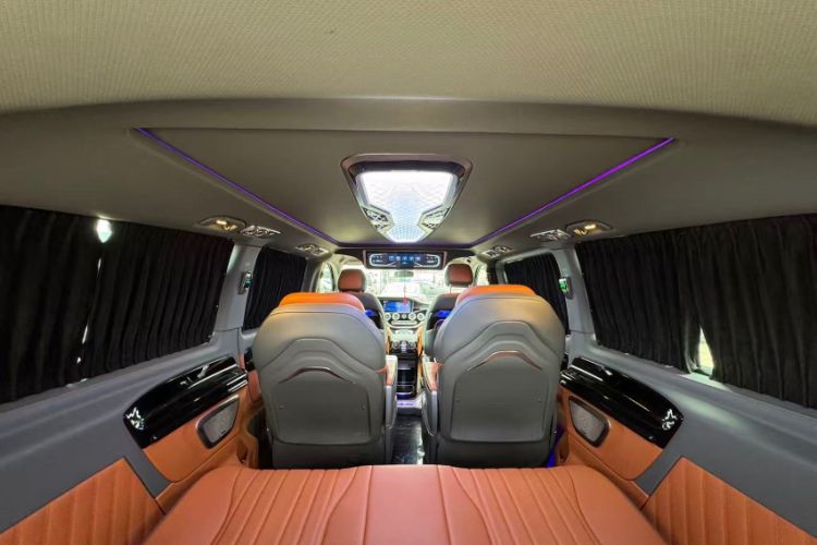 Used Mercedes-Benz Vito 2023 2.0T Elite Version 7 Seats Interior 4