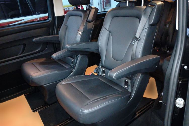 Used Mercedes-Benz Vito 2023 2.0T Business Version 7 Seats Interior 4