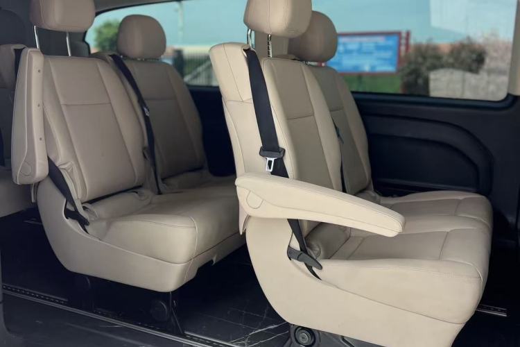 Used Mercedes-Benz Vito 2023 2.0T Elite Version 9 Seats Interior 4