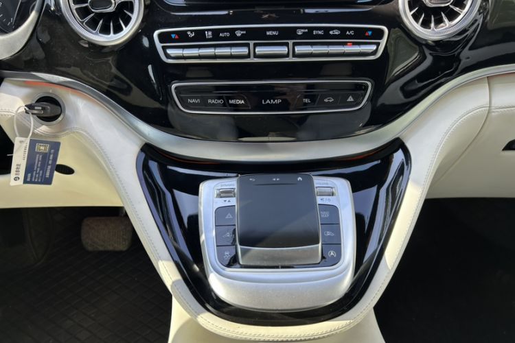 Used Mercedes-Benz Vito 2023 2.0T Business Version 7 Seats Interior 5