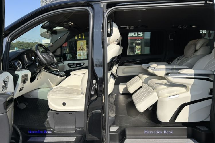 Used Mercedes-Benz Vito 2023 2.0T Business Version 7 Seats Interior 6
