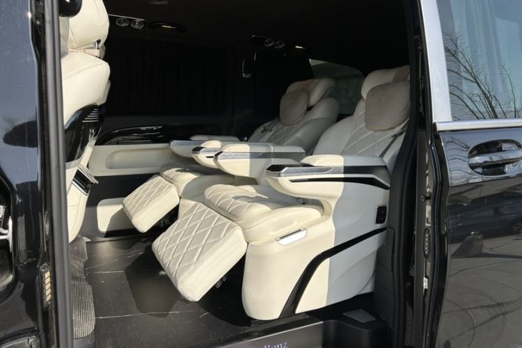 Used Mercedes-Benz Vito 2023 2.0T Business Version 7 Seats Interior 9