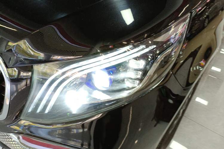 Used Mercedes-Benz Vito 2023 2.0T Elite Version 7 Seats Left Front Headlight