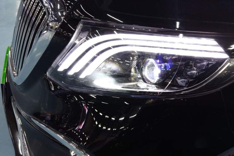 Used Mercedes-Benz Vito 2023 2.0T Elite Version 7 Seats Left Front Headlight